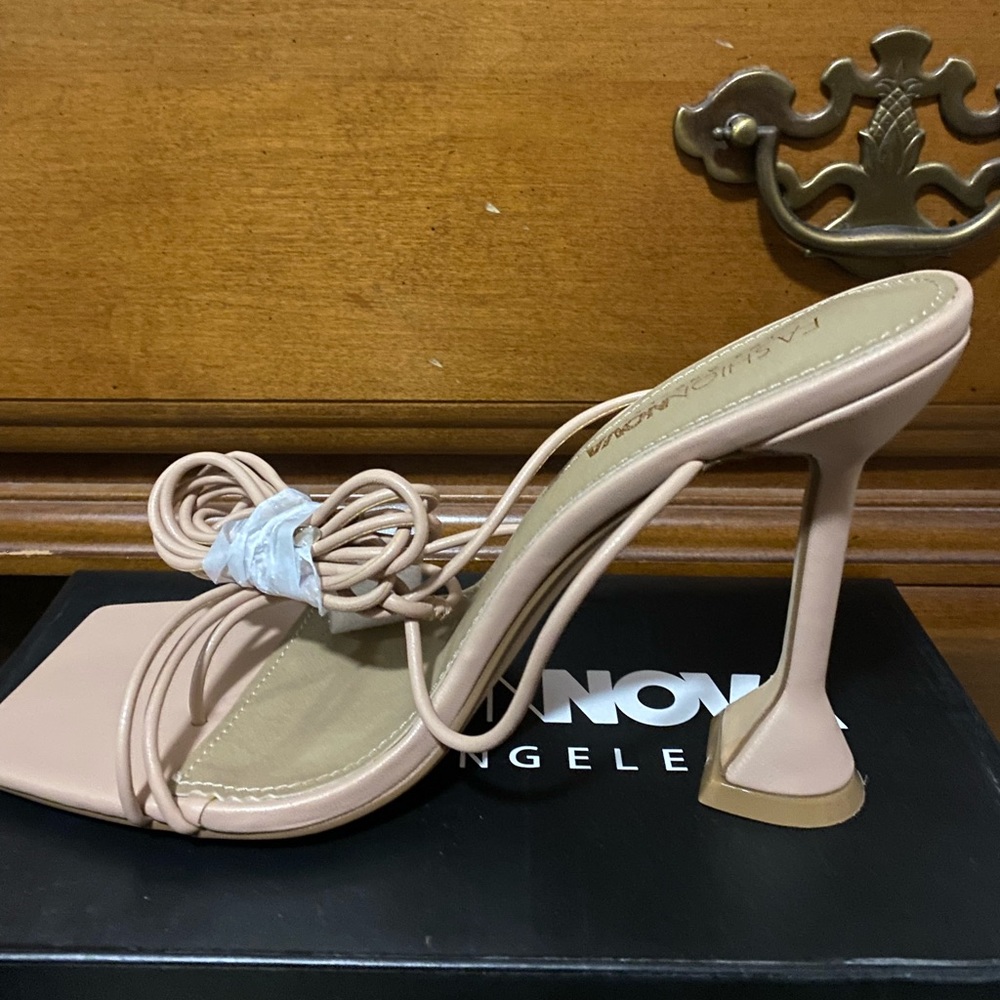Heeled sandals square toe